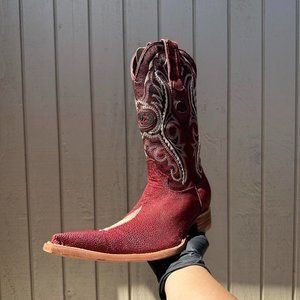 #24 Imitation Boot with Wine Stingray Finish, Model D4209